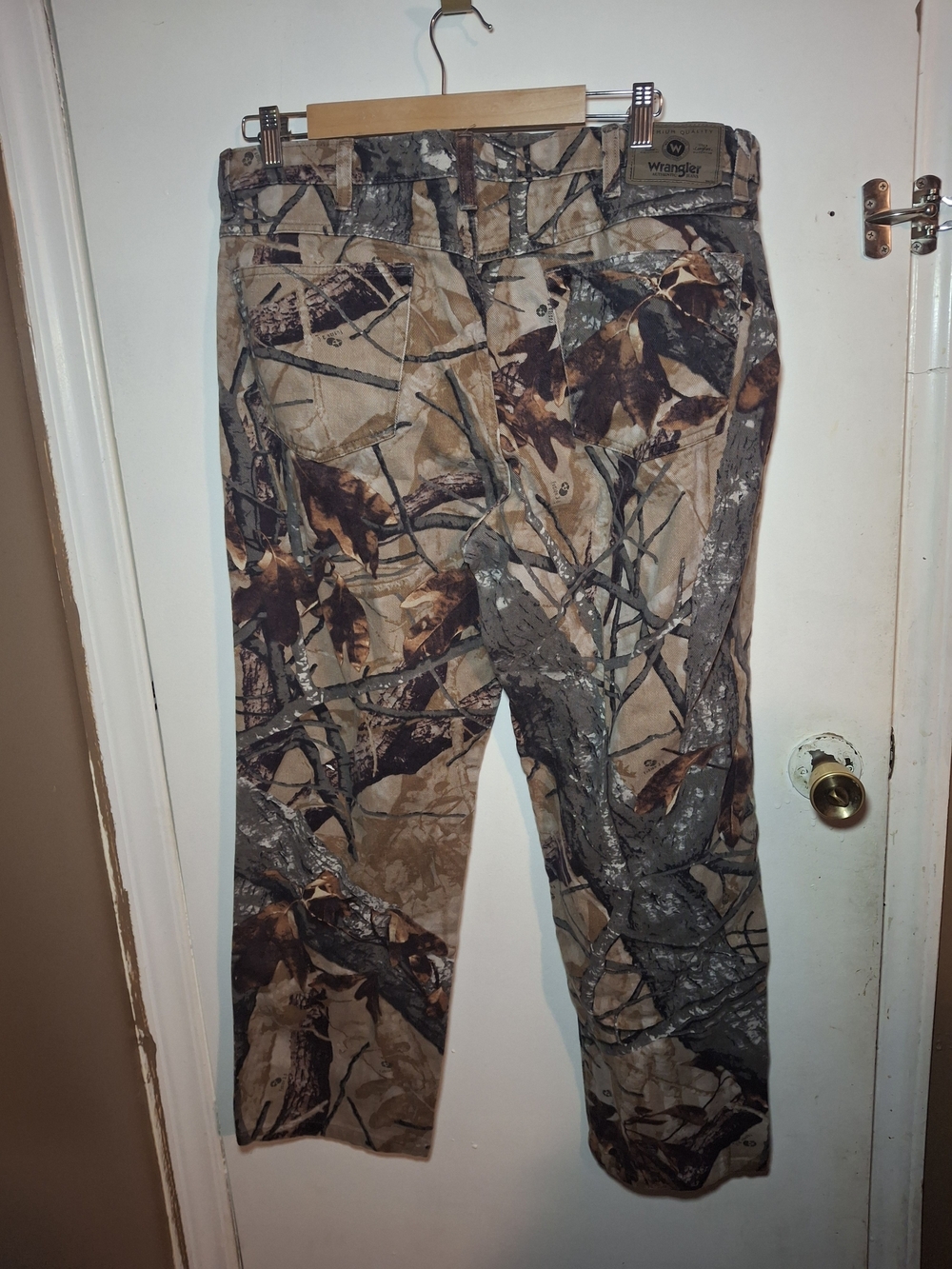 Wrangler Men's Realtree Camo Pants - Brown/Tan/Gray - Picture 2 of 3